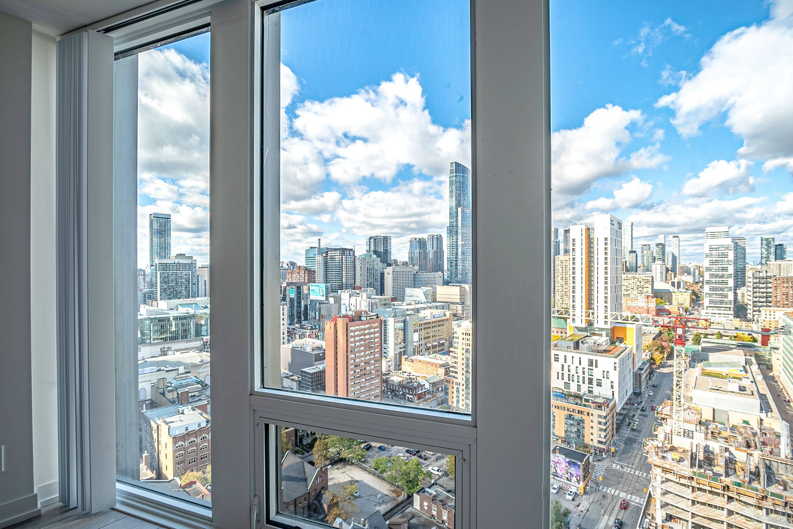 Toronto C08, ON M5B 0B7,60 Shuter ST #PH209
