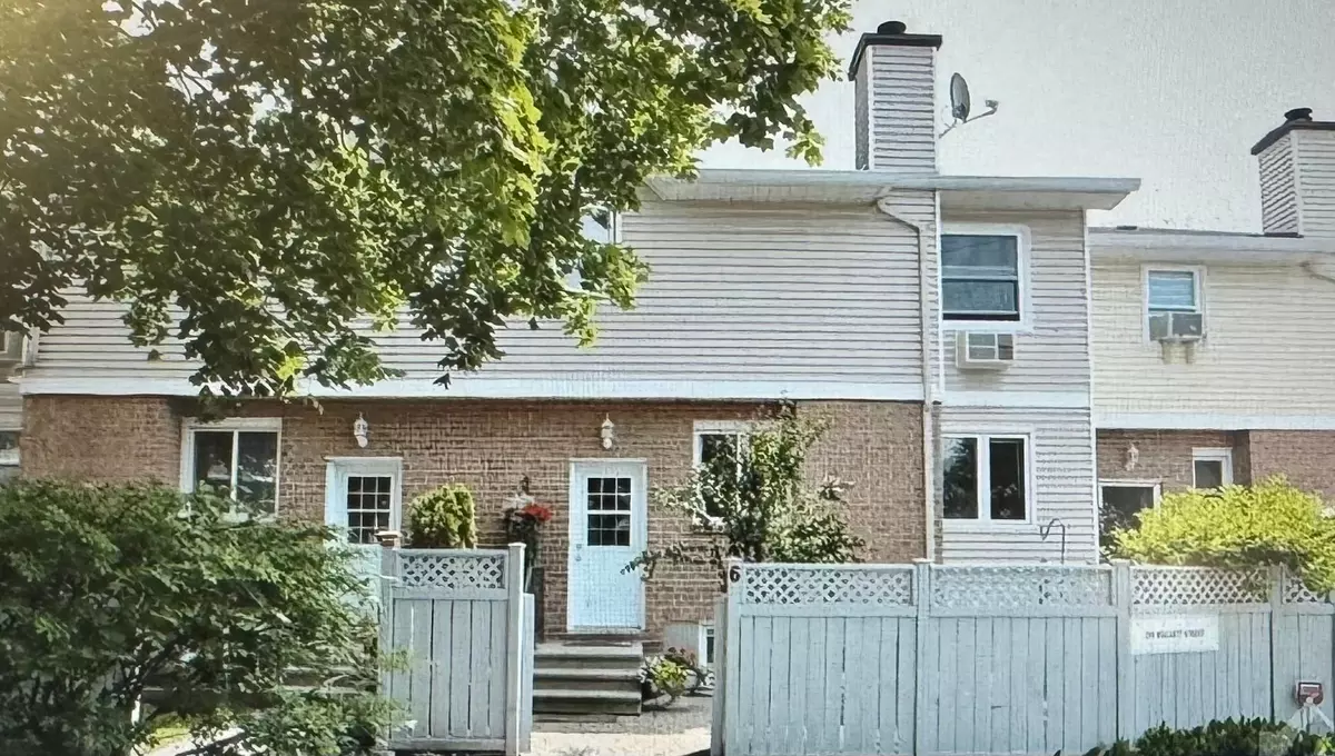 Carleton Place, ON K7C 4J6,295 Mullett ST #6