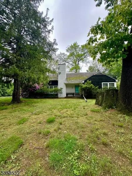33 Lawrence Brook Dr, East Brunswick Twp., NJ 08816