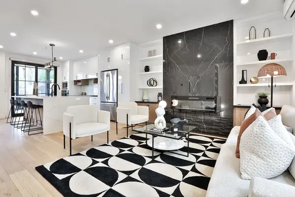 Toronto E01, ON M4K 1G9,29 Dingwall AVE