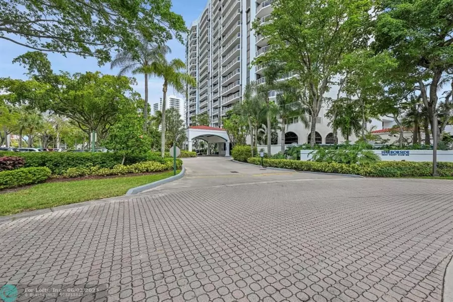 3640 Yacht Club Dr #1501, Miami, FL 33180