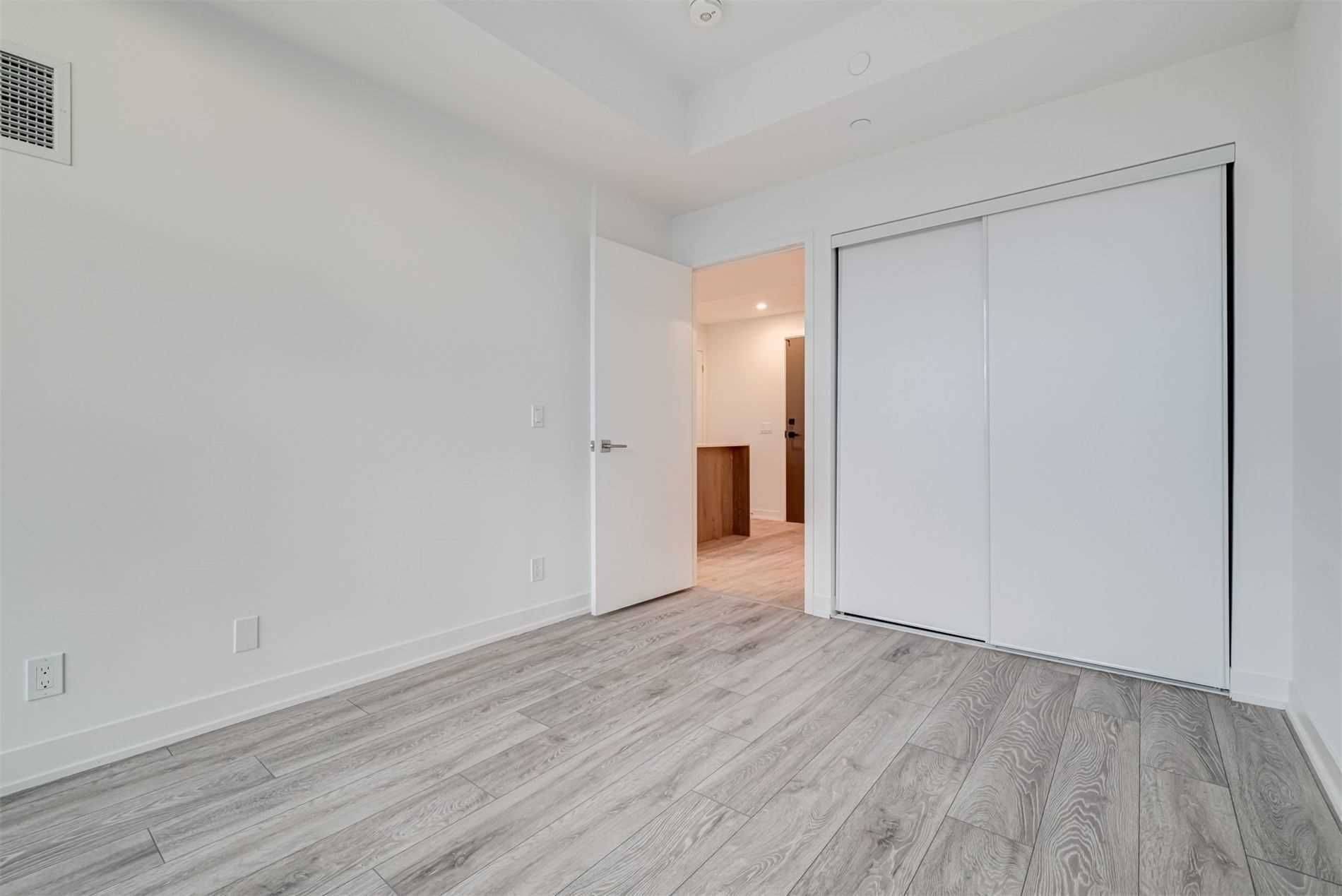 Toronto C14, ON M2N 0L4,15 Holmes AVE #2206