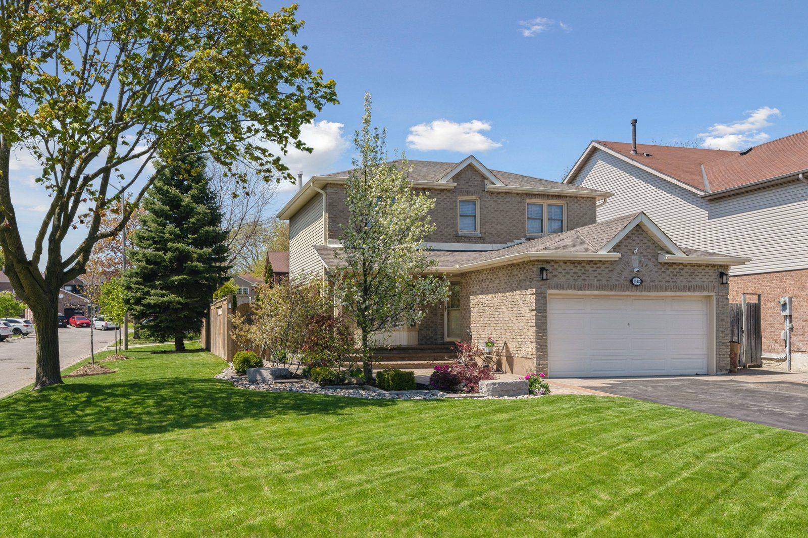 Pickering, ON L1V 5B2,1542 Rawlings DR