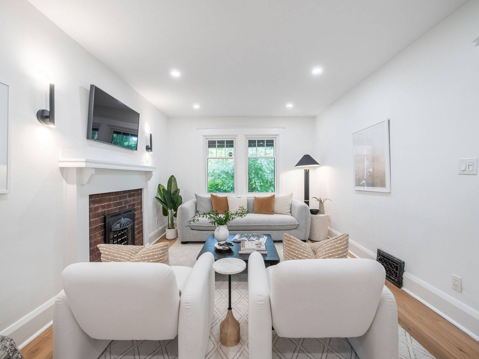 Toronto E01, ON M4K 1H4,48 Millbrook CRES