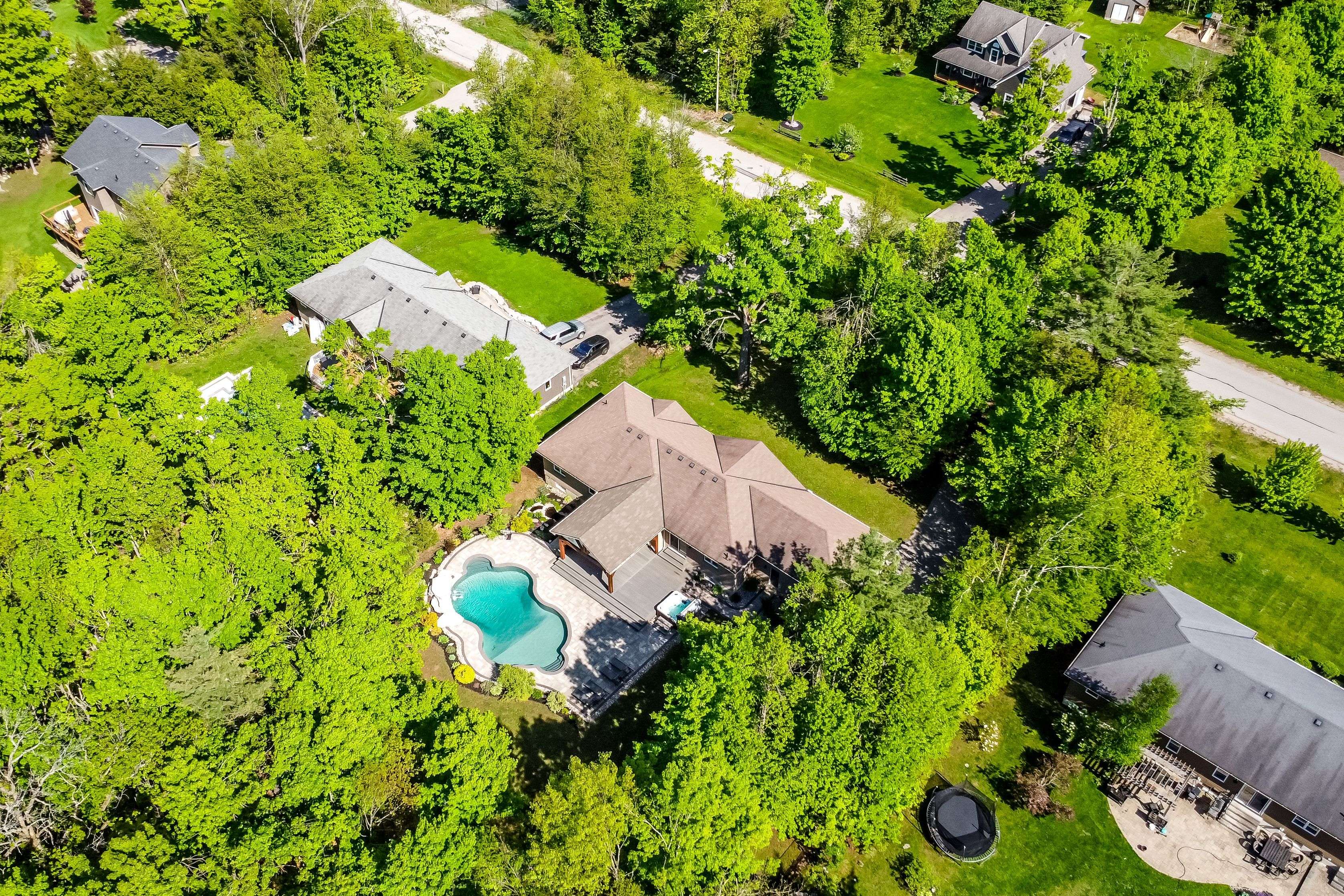 Oro-medonte, ON L3V 0R5,10 Merrington AVE
