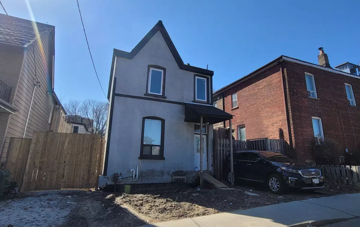 Toronto E01, ON M4M 2C2,242 Munro ST