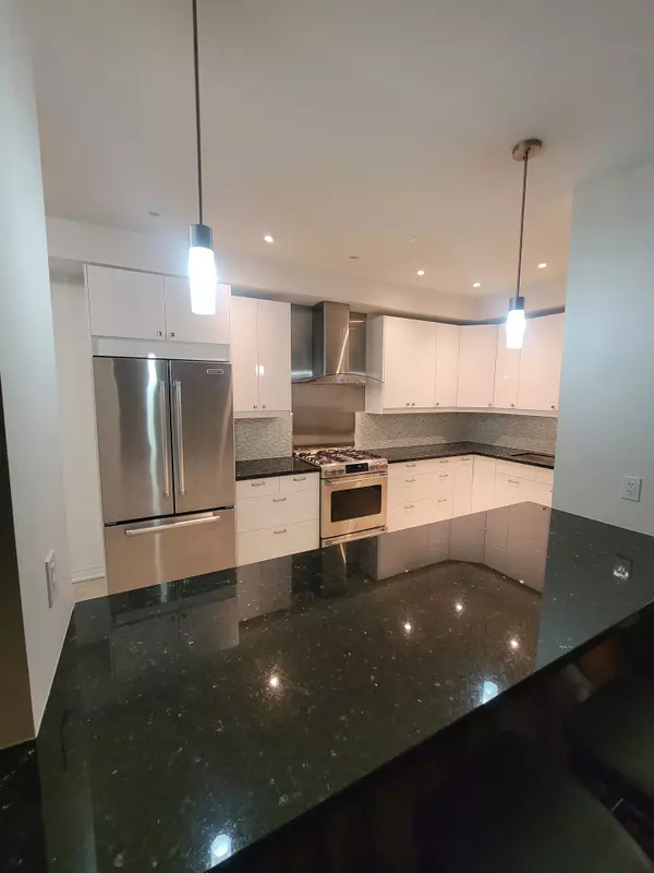 Mississauga, ON L5E 1Y9,1633 Northmount AVE W #31