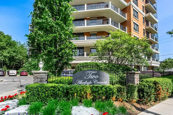 2 Aberfoyle CRES #204, Toronto W08, ON M8X 2Z8