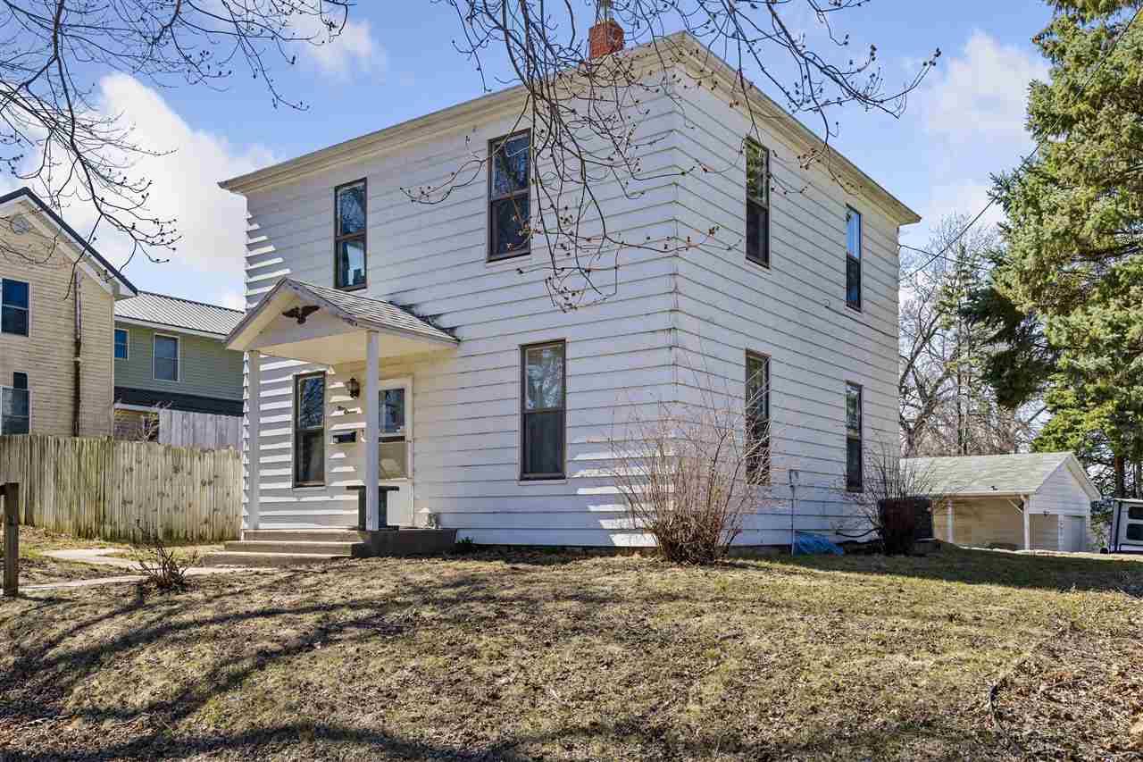 911 Lynn St, Tipton, IA 52772