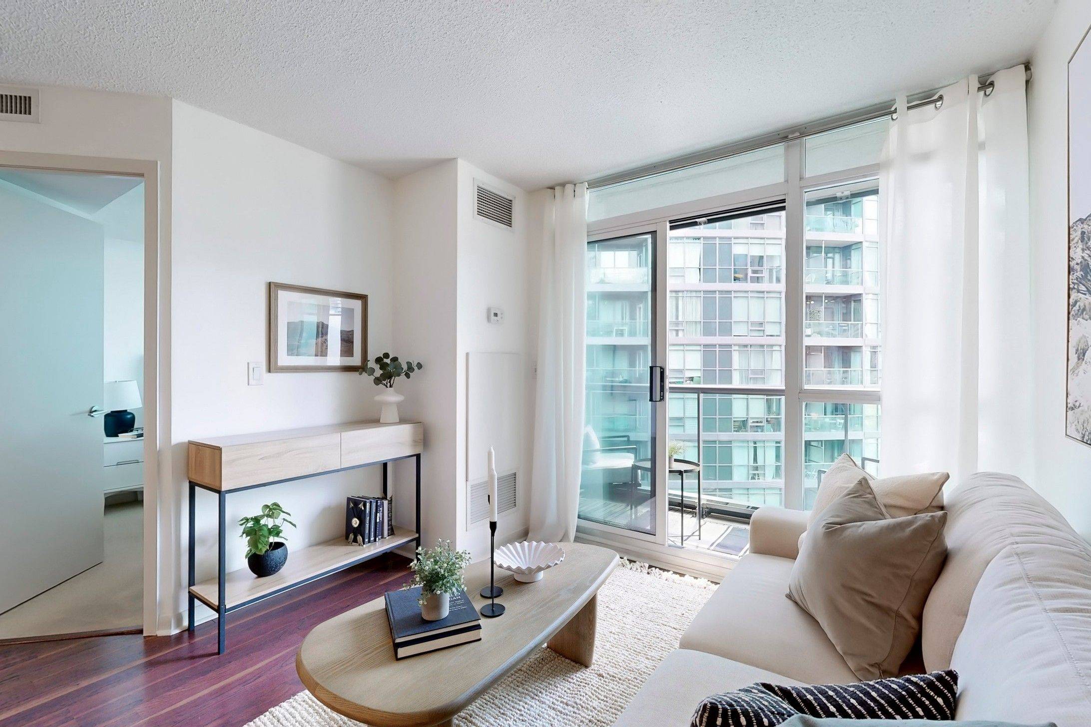 Toronto C01, ON M5V 1B1,219 Fort York BLVD #616