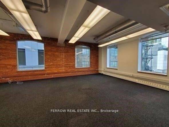 Toronto C01, ON M5V 2E5,160 John ST #402