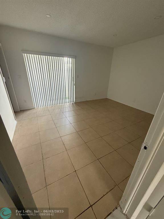 Miami Gardens, FL 33169,55 NW 204th St  #B5