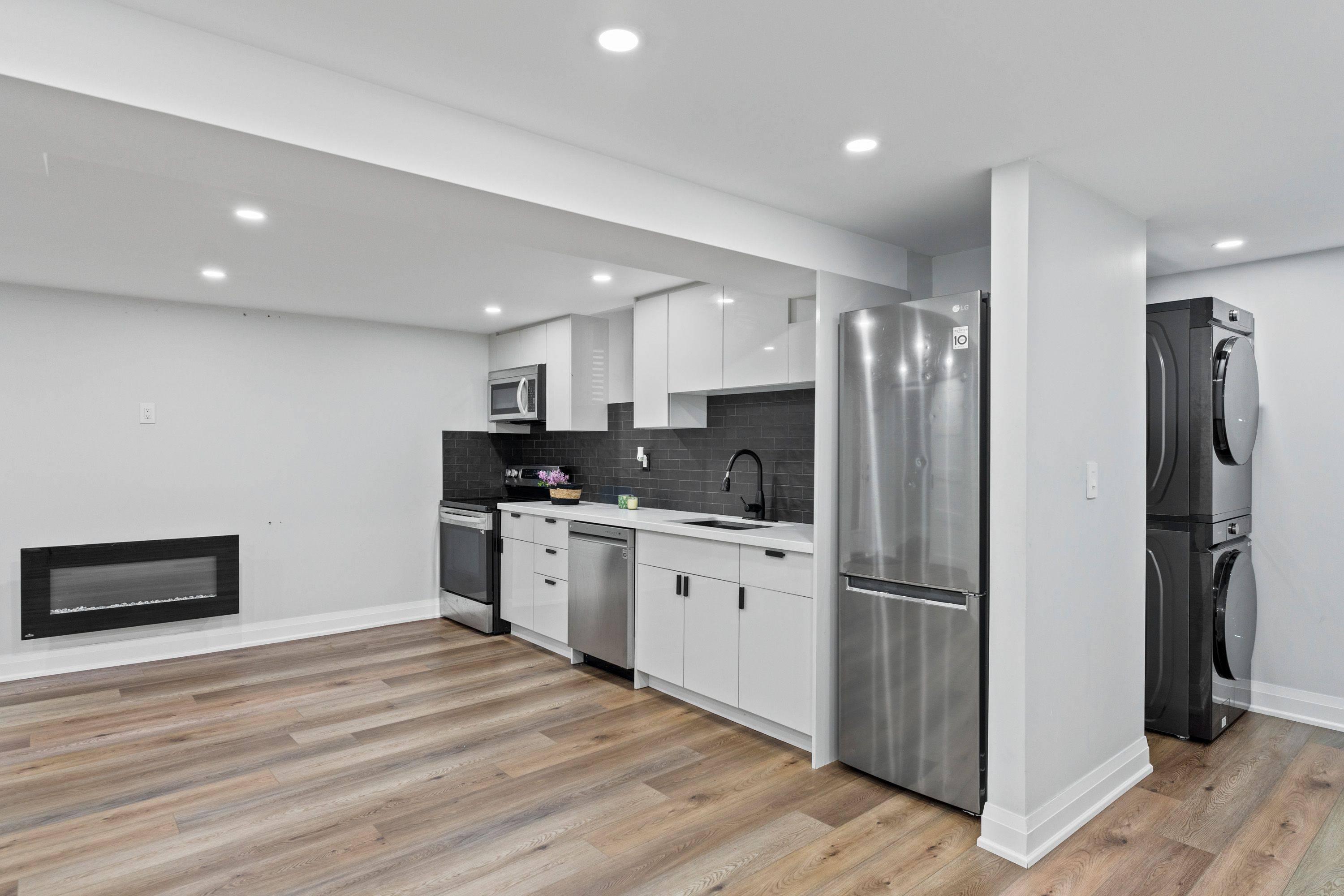 Oakville, ON L6J 6P1,515 Cardiff DR #Basement