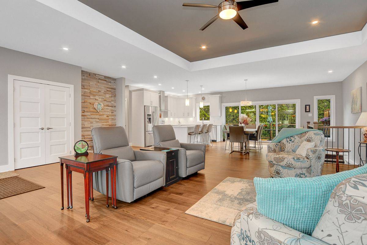 Stittsville - Munster - Richmond, ON K0A 2Z0,116 Queen Charlotte ST