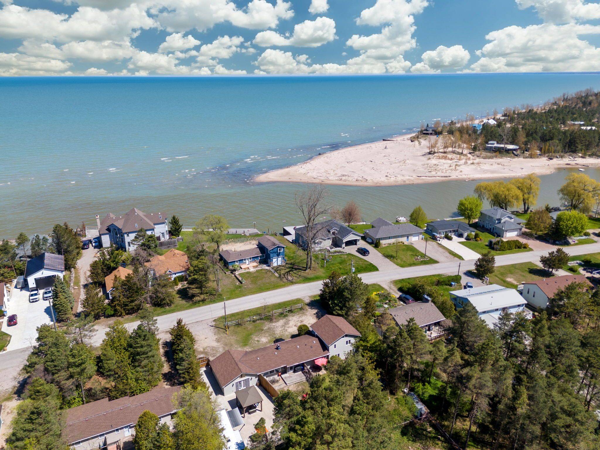 Lambton Shores, ON N0M 2L0,7495 Dune DR