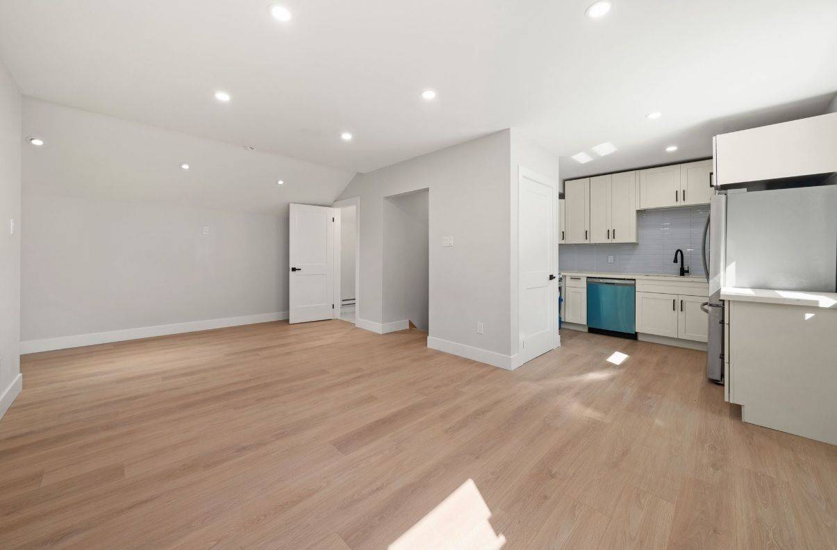 Kawartha Lakes, ON K0M 1N0,124 Upper Unit Colborne ST