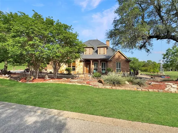 6525 Ladybank Court W,  Cleburne,  TX 76033
