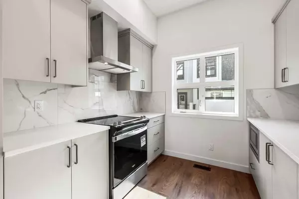 Calgary, AB T3M 2Z5,595 Mahogany RD SE #211