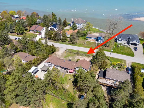 7495 Dune DR, Lambton Shores, ON N0M 2L0