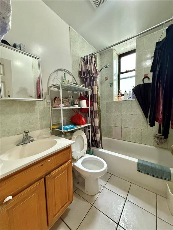 Brooklyn, NY 11220,746 68th ST