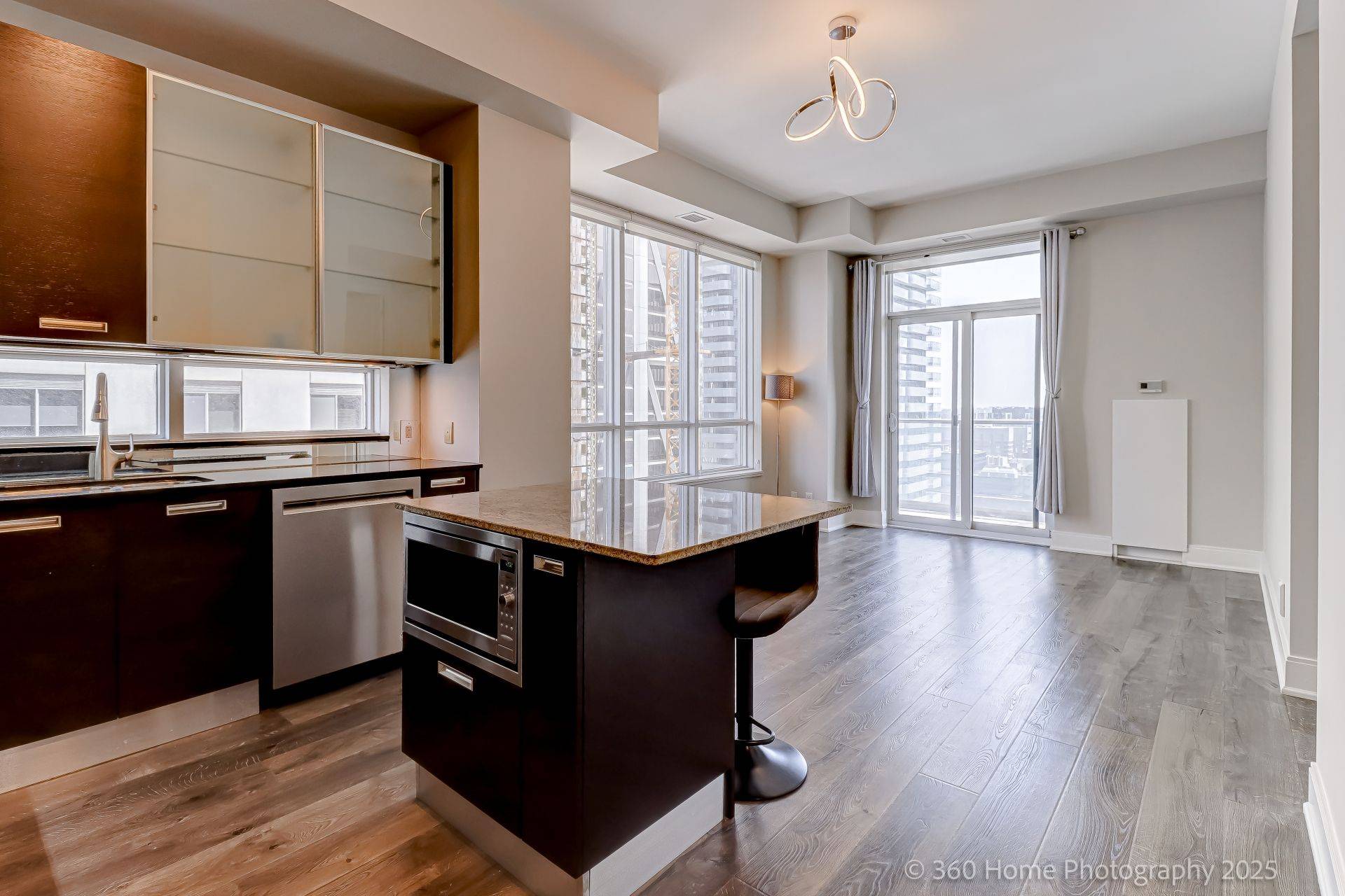 Toronto C01, ON M4Y 1W4,21 Balmuto ST #2801