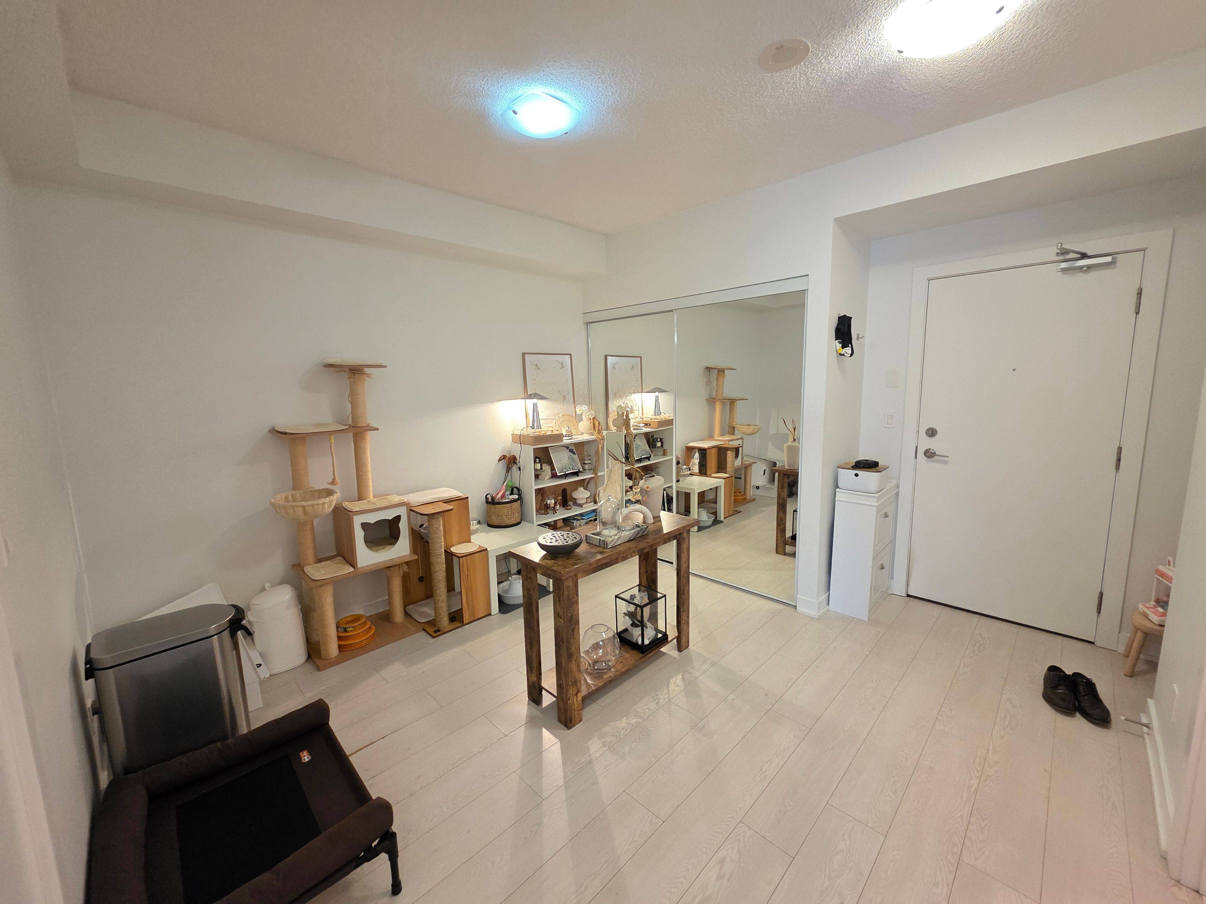 Toronto C01, ON M5V 0G8,20 Bruyeres Mews #536