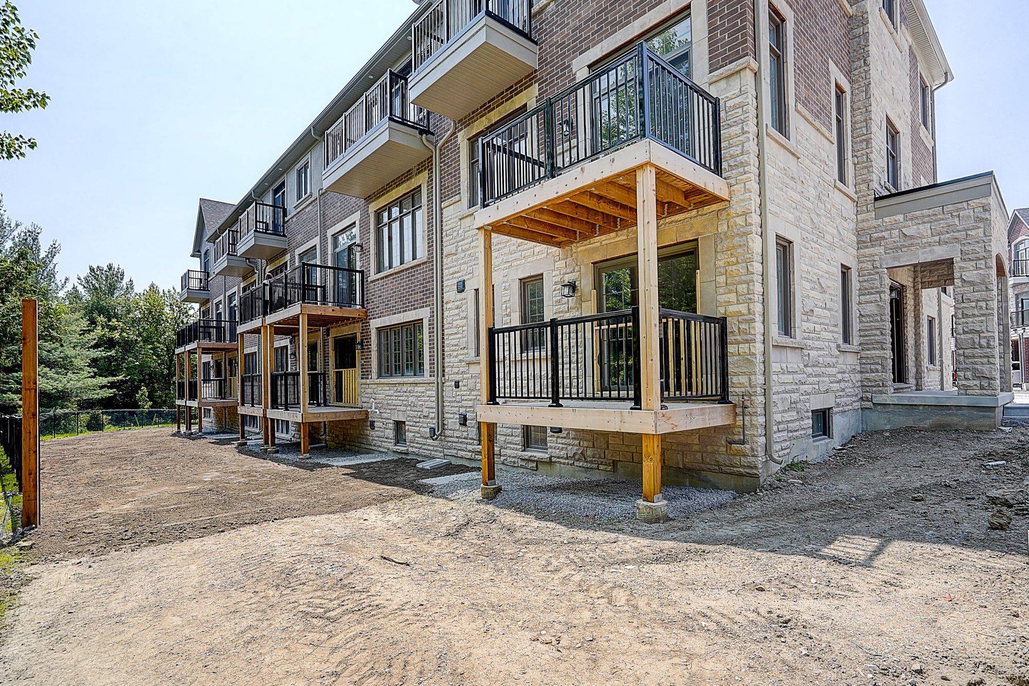 Markham, ON L6C 3L5,1 WEST VILLAGE LN