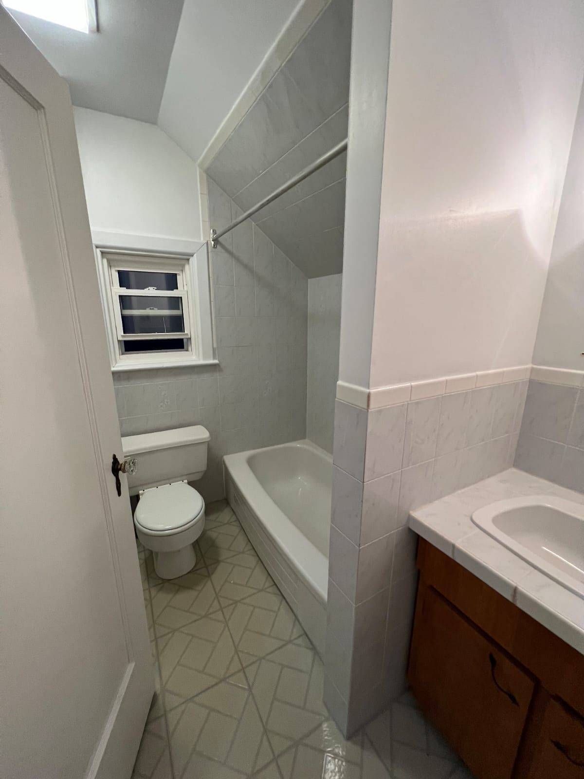 Toronto W06, ON M8V 3E5,101 Ninth ST