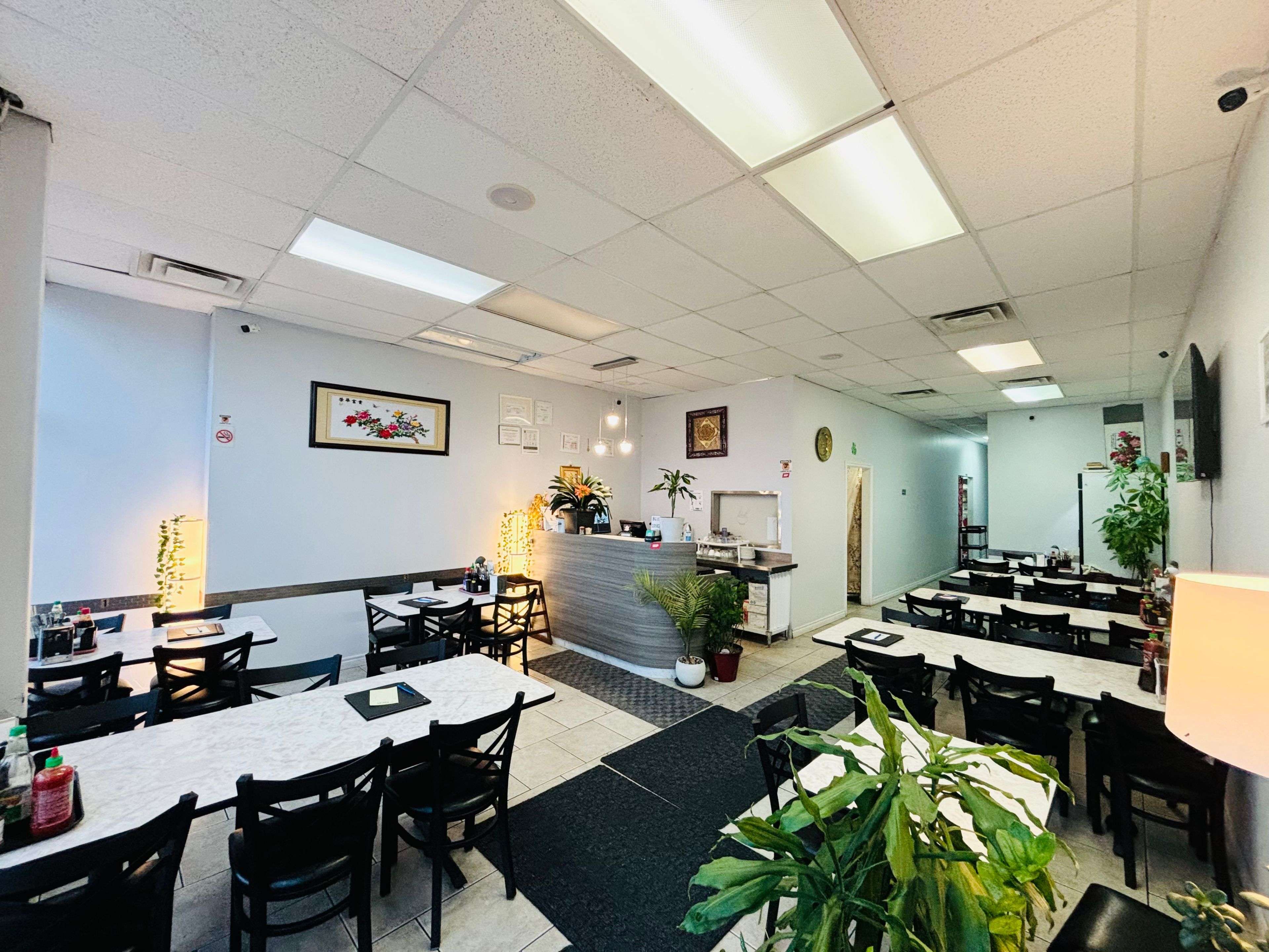 Burlington, ON L7R 0A6,2011 Plains RD E #2