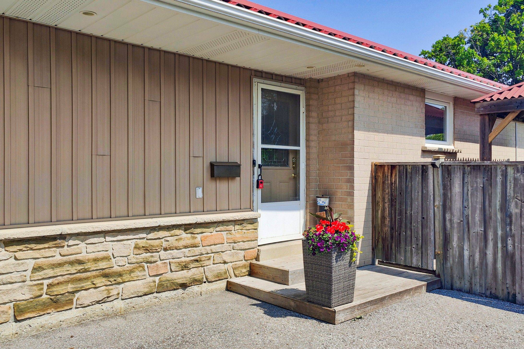 Brampton, ON L6V 2K3,18 Heggie RD