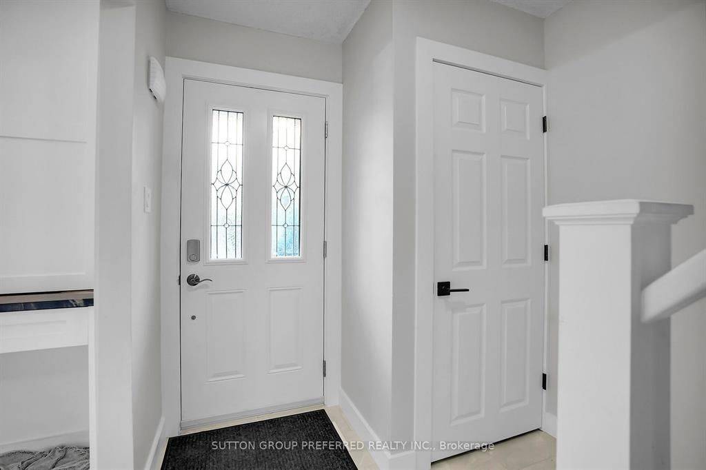 London East, ON N5V 4Y4,166 BONAVENTURE DR #22