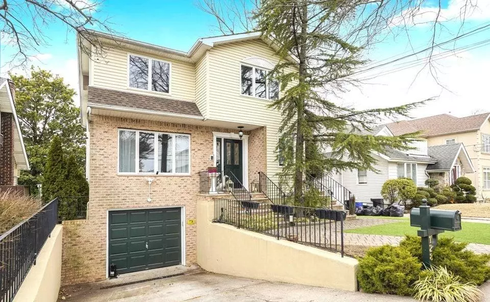 Richmond, NY 10306,128 Justin AVE