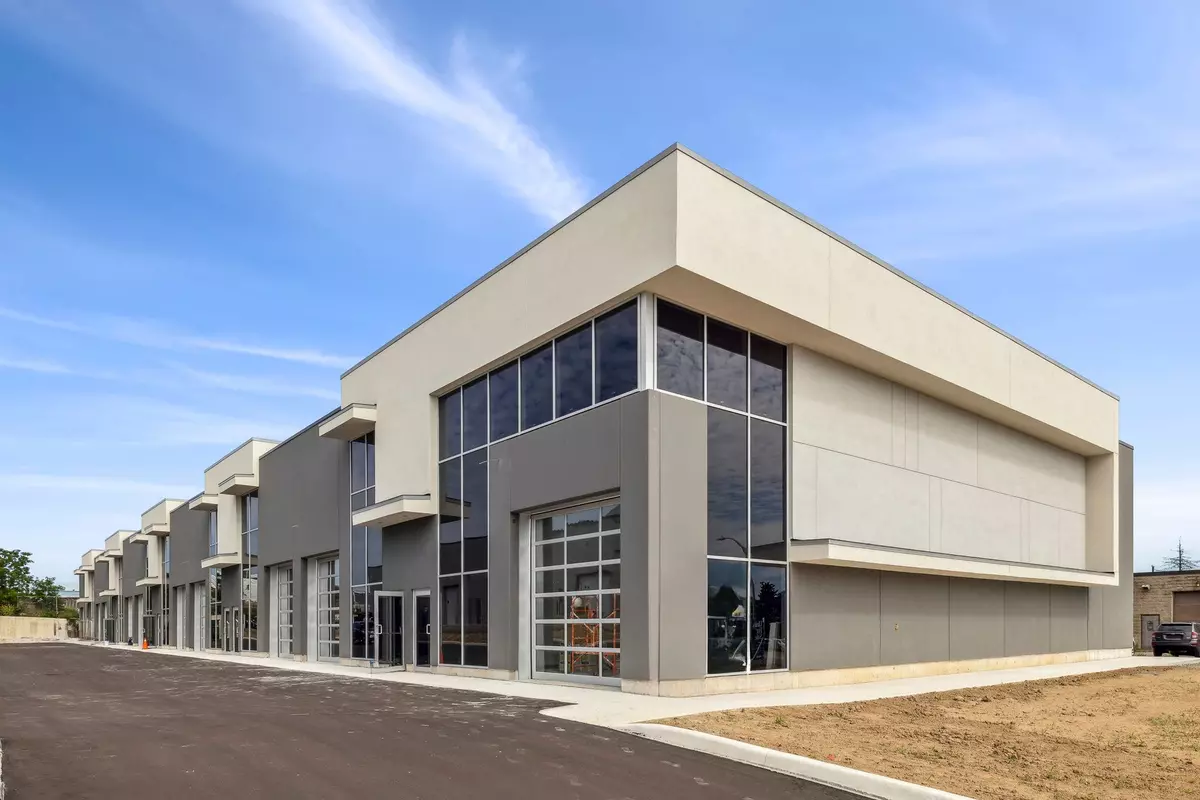 Hamilton, ON L8W 0A9,24 Ditton DR #3-5