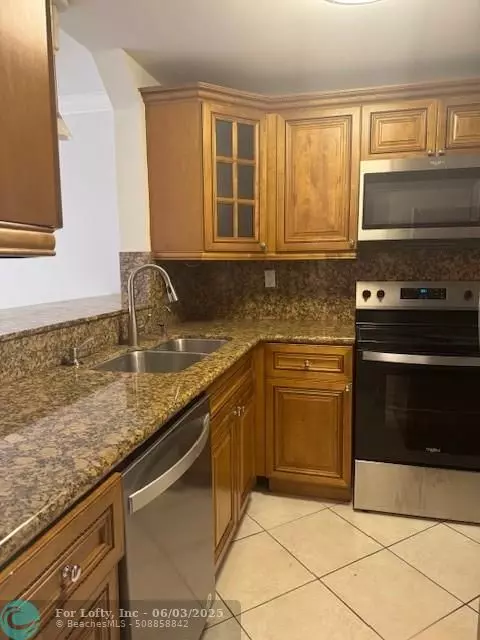 Tamarac, FL 33321,9091 Lime Bay Blvd #109