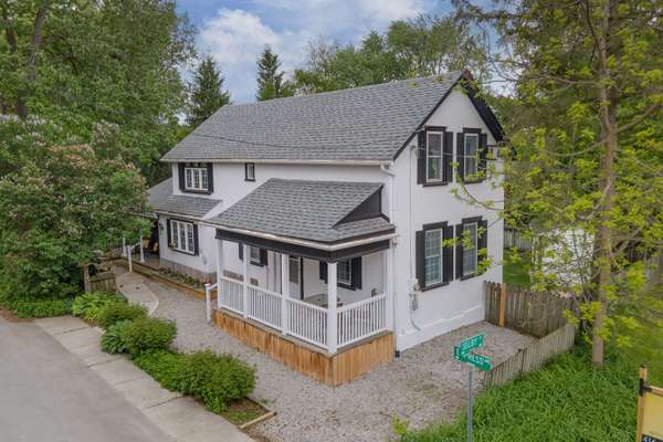 2 Empress LN,  Innisfil,  ON L0L 1L0