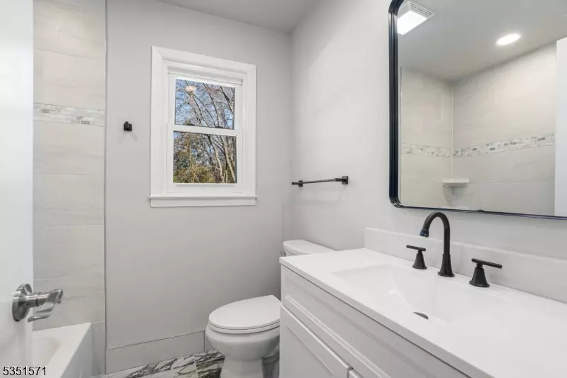 221 Ryerson Rd, Lincoln Park Boro, NJ 07035