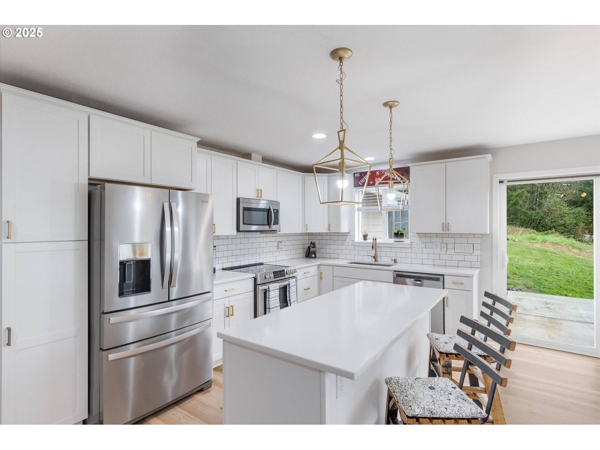 Castle Rock, WA 98611,110 AXIS RD