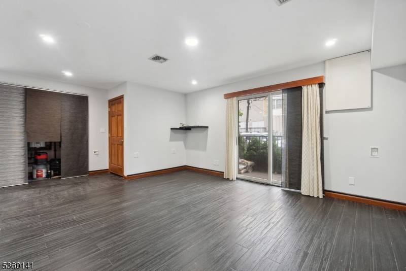 Elizabeth City, NJ 07206,230 Florida St