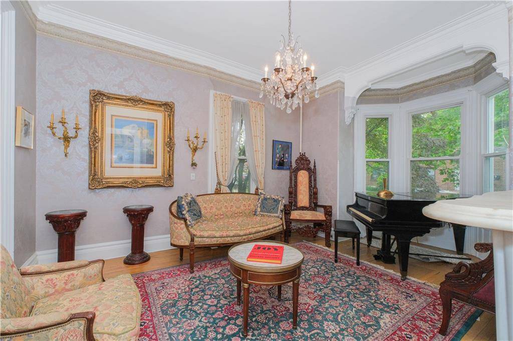 Staten  Island, NY 10304,9 Court ST