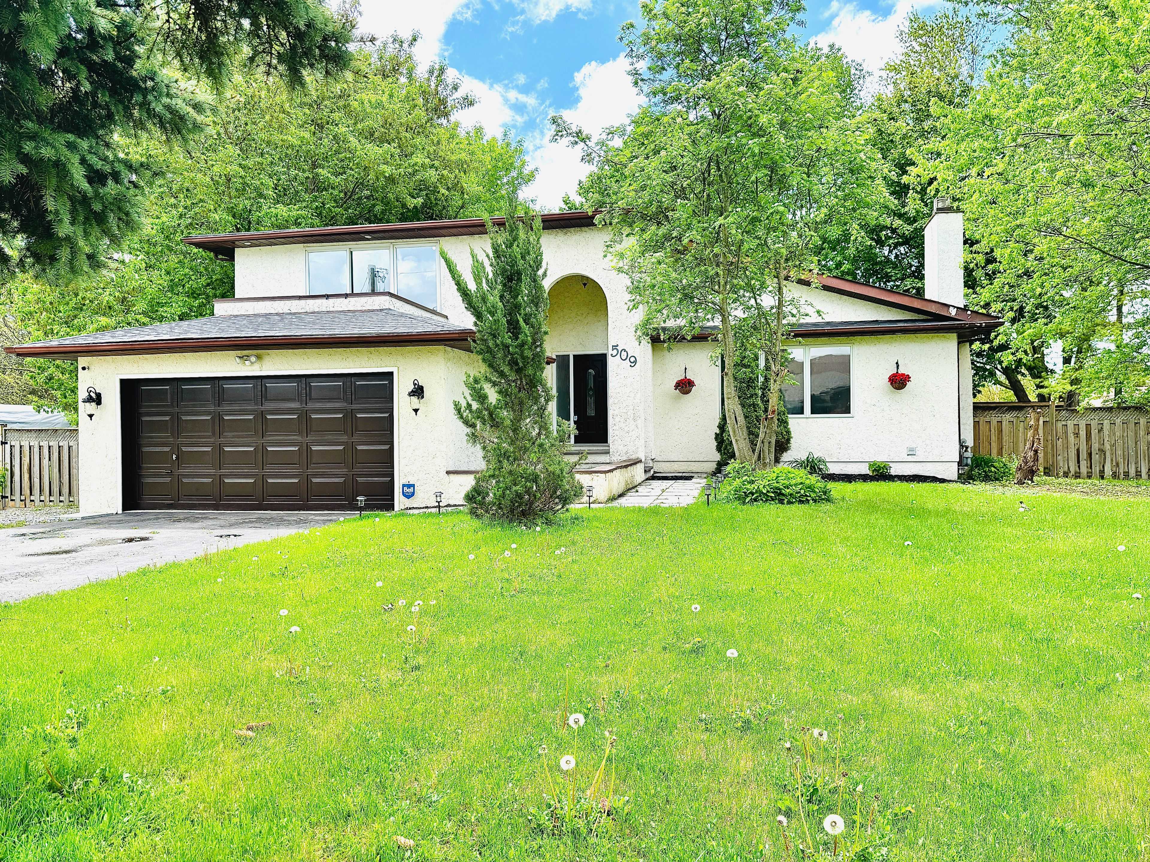 Oshawa, ON L1L 1A2,509 Maine ST