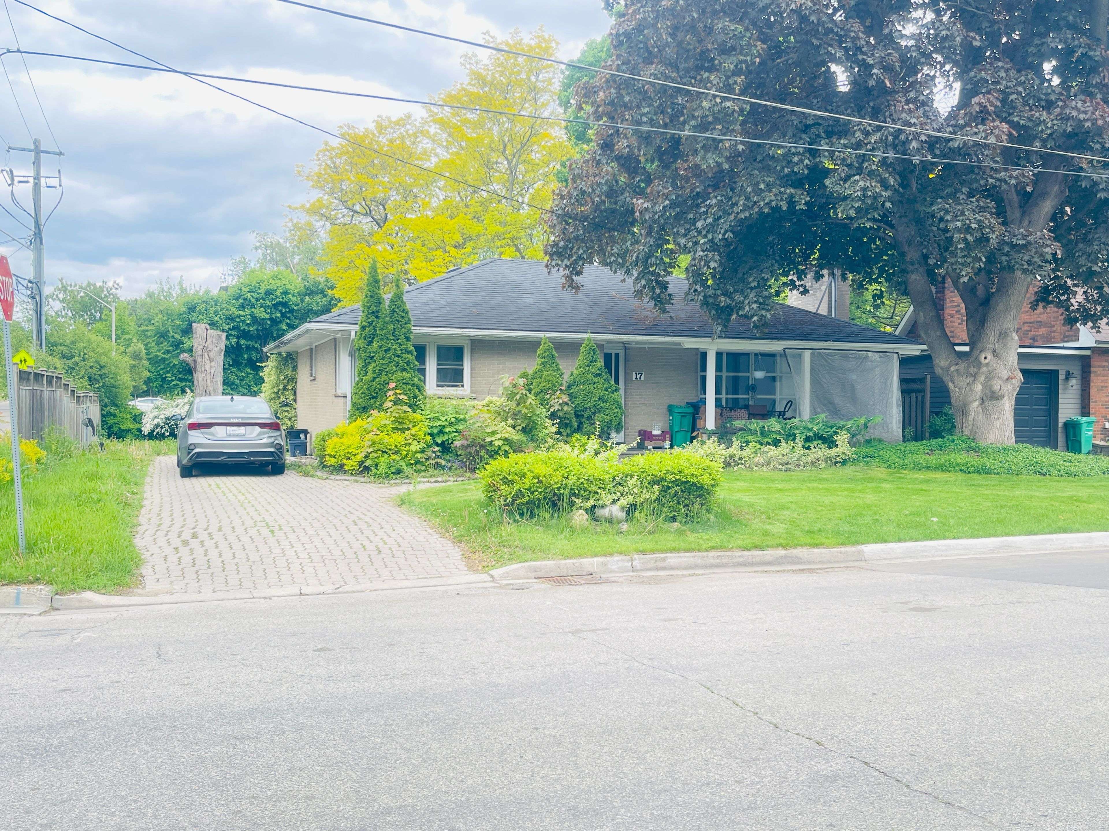 Brampton, ON L6W 1W7,17 Armstrong ST