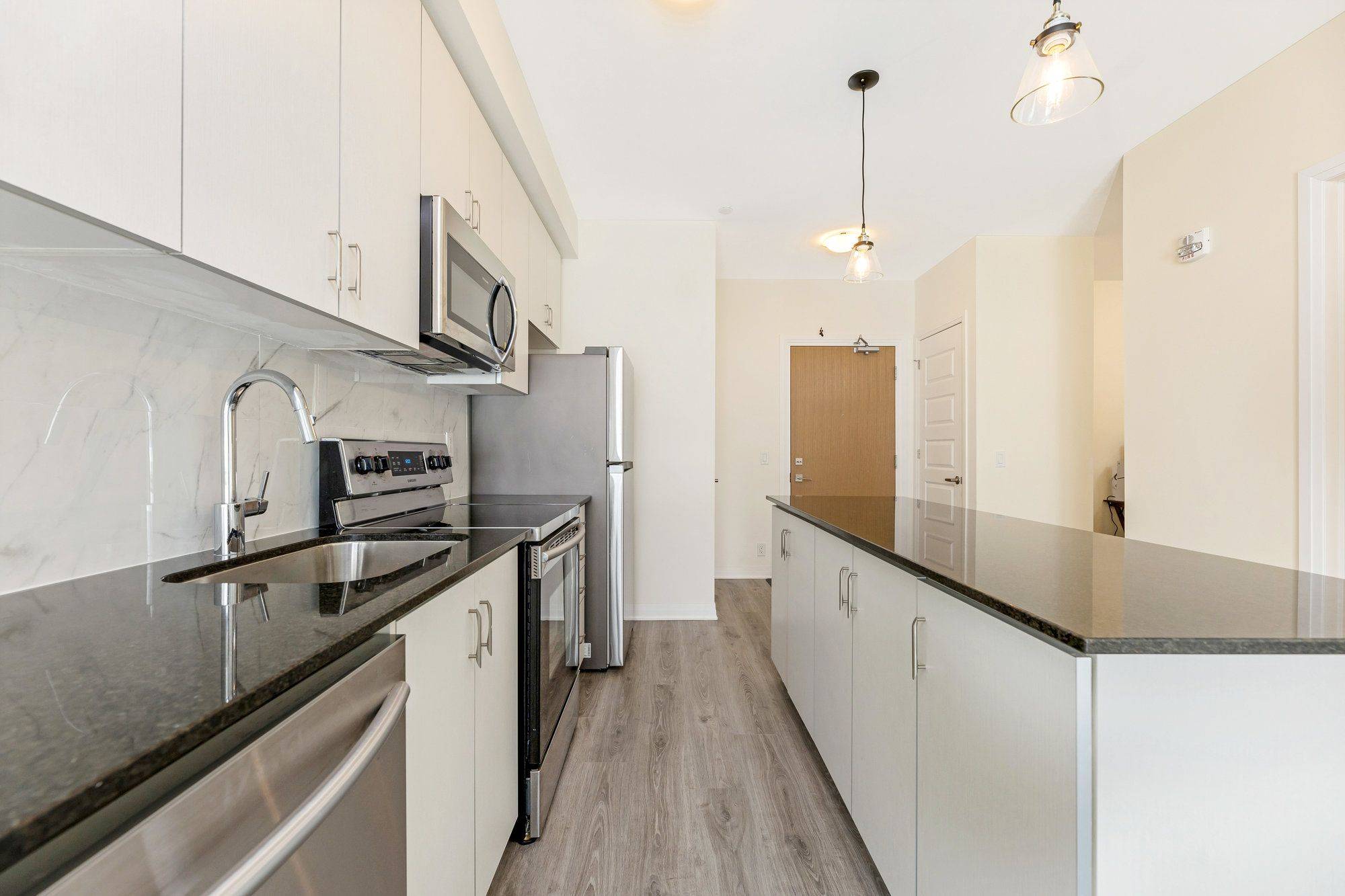 Oakville, ON L6H 0X3,128 Grovewood Common N/A #121