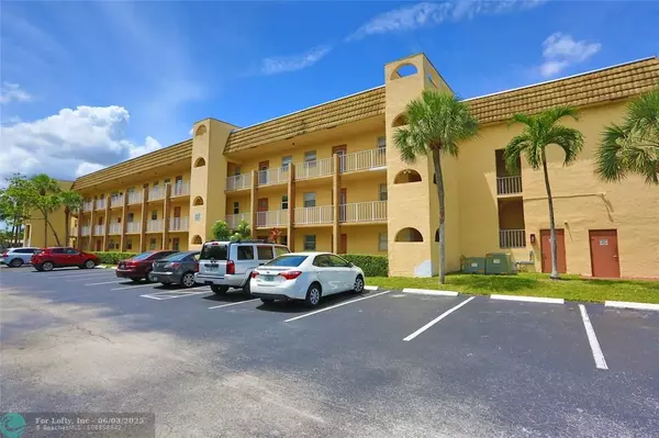 Sunrise, FL 33322,8225 Sunrise Lakes Blvd #305