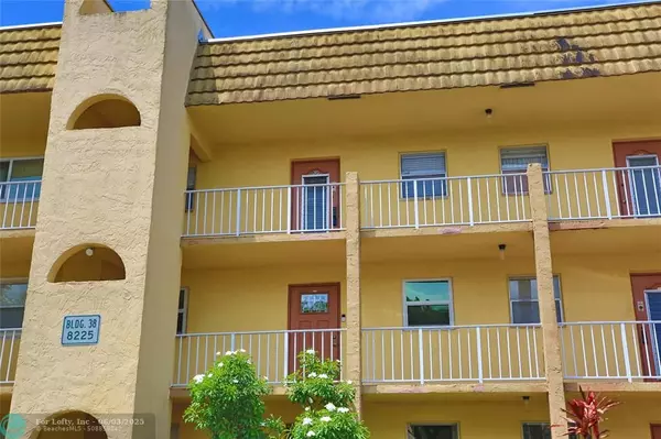 Sunrise, FL 33322,8225 Sunrise Lakes Blvd #305