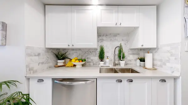 Toronto W10, ON M9V 5G9,5 Rowntree RD #1810