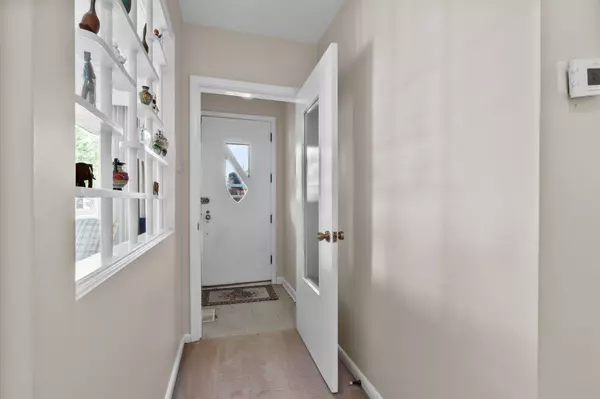 Elmvale Acres And Area, ON K1G 1V2,888 Chapman BLVD