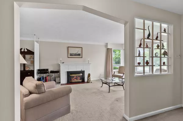 Elmvale Acres And Area, ON K1G 1V2,888 Chapman BLVD