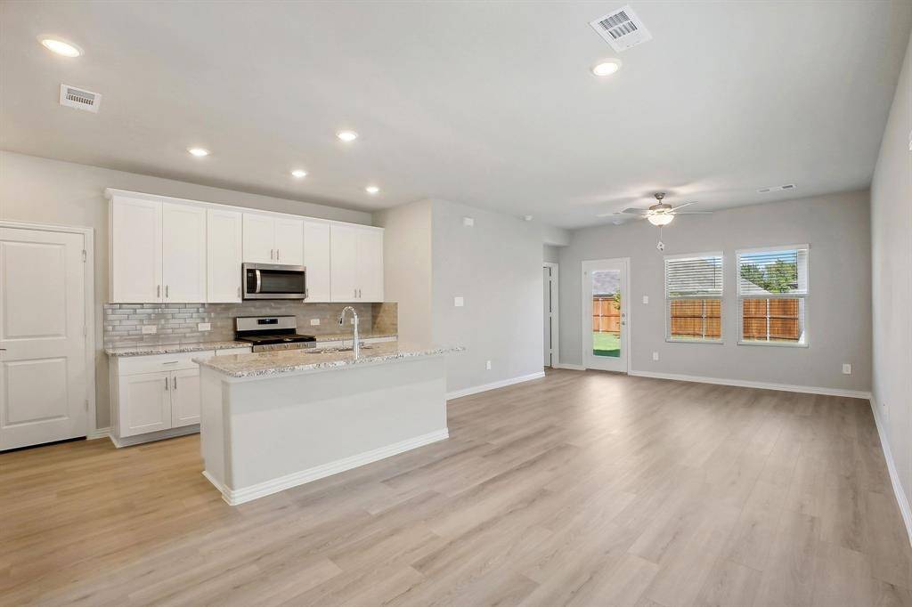 Princeton, TX 75071,911 Pine Beach Drive
