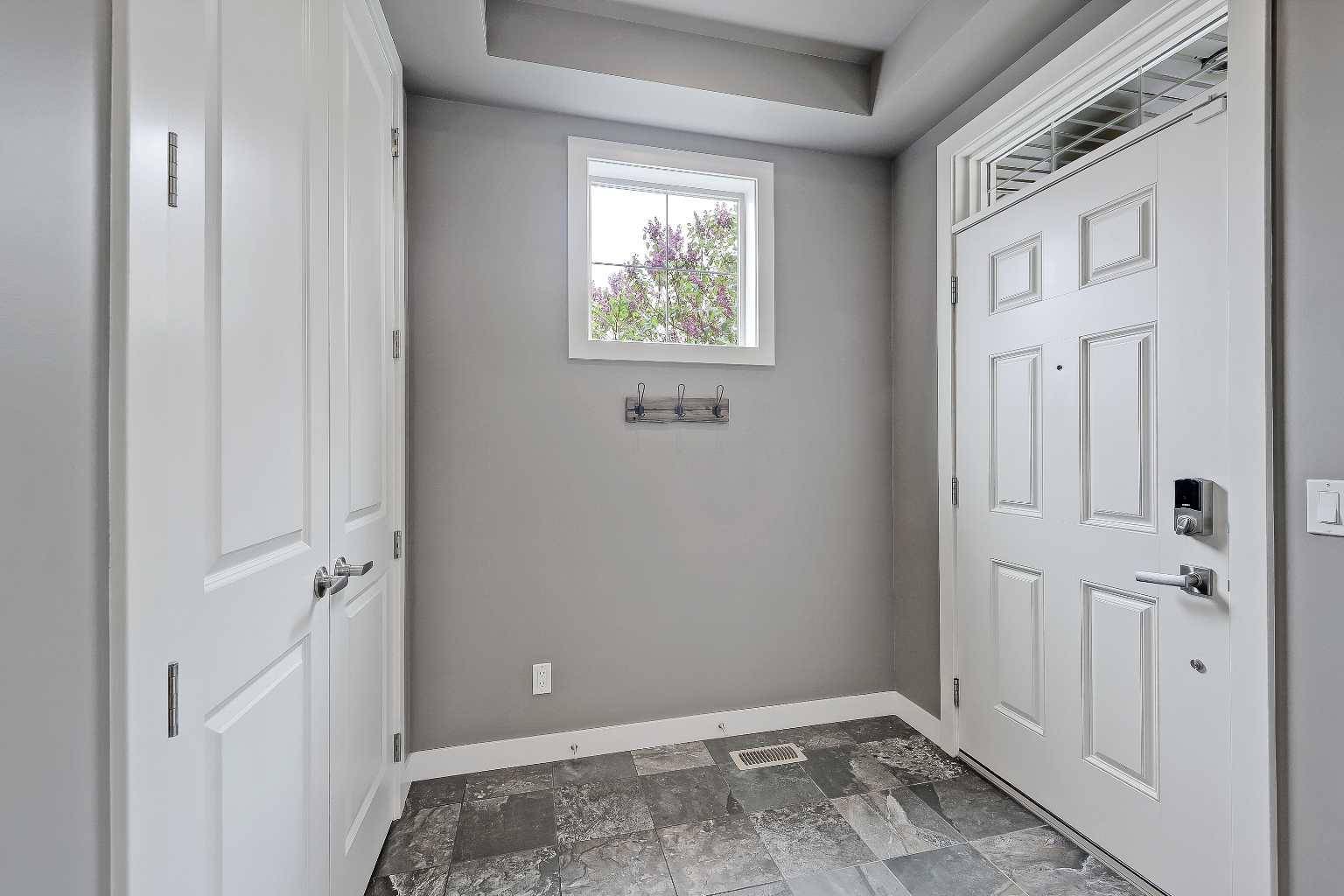 Calgary, AB T3E 1M1,2332 54 AVE SW