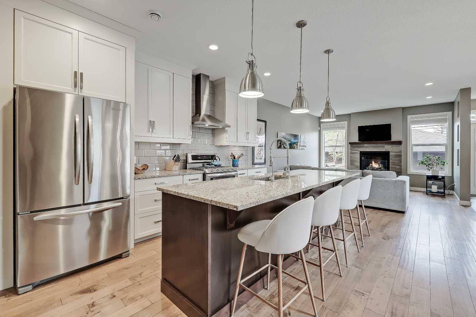 Calgary, AB T3E 1M1,2332 54 AVE SW